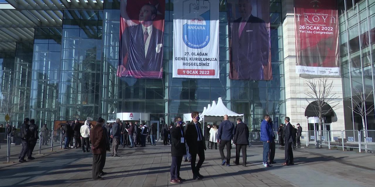 BENDEVİ PALANDÖKEN: MECLİS’TE YASA. EKMEK VE SİGARAYI SADECE BAKKALLAR SATACAK