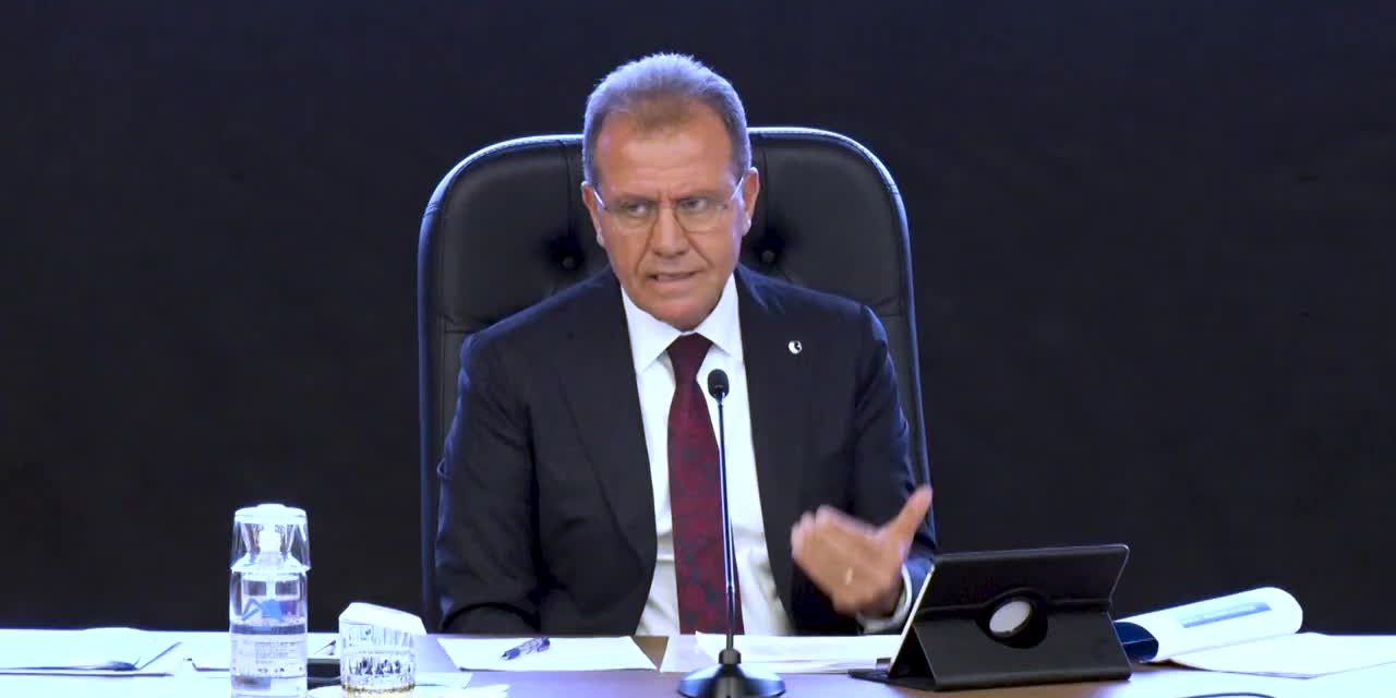VAHAP SEÇER, BORÇLANMAYA İLİŞKİN KONUŞTU: “BENİM ÖNÜMÜ AÇIN. BU İŞİN TÜRKÇESİ BU ARKADAŞLAR”