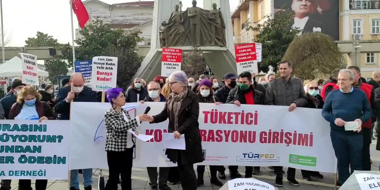 TÜKETİCİ KONFEDERASYONU GİRİŞİMİ BAKIRKÖY ÖZGÜRLÜK MEYDANI’NDA EYLEM YAPTI: “ÜLKENİN YARISINDAN FAZLASI AÇLIKLA MÜCADELE EDİYOR"