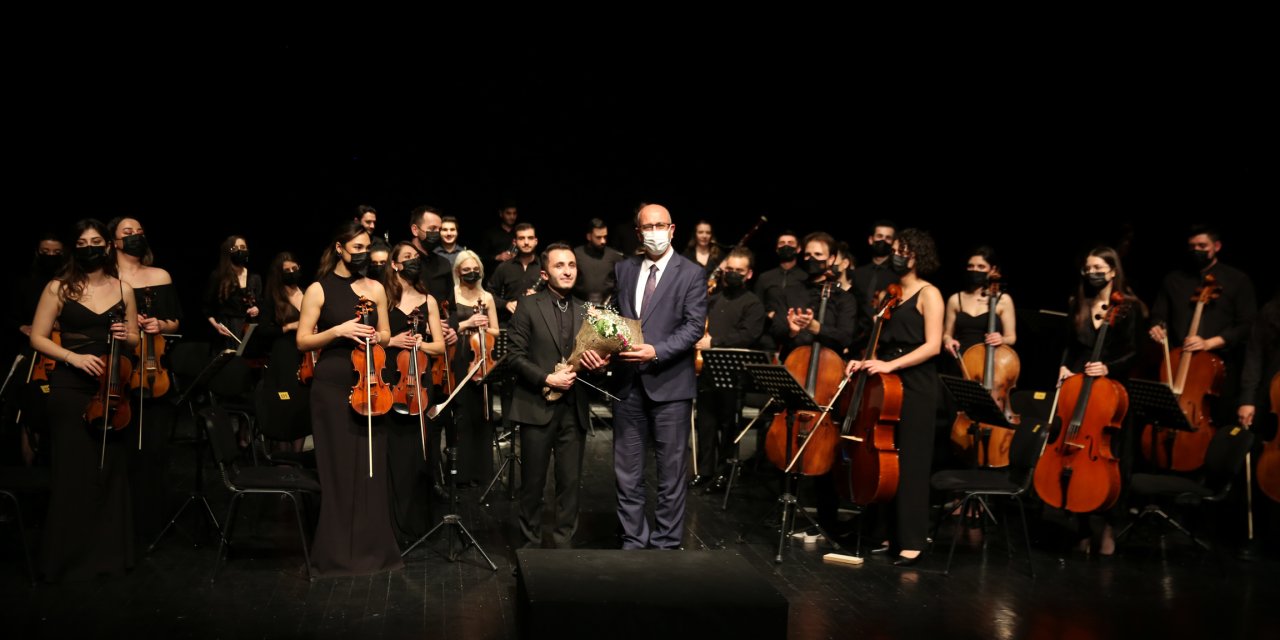 NİLÜFER ODA ORKESTRASI HAYRAN BIRAKTI