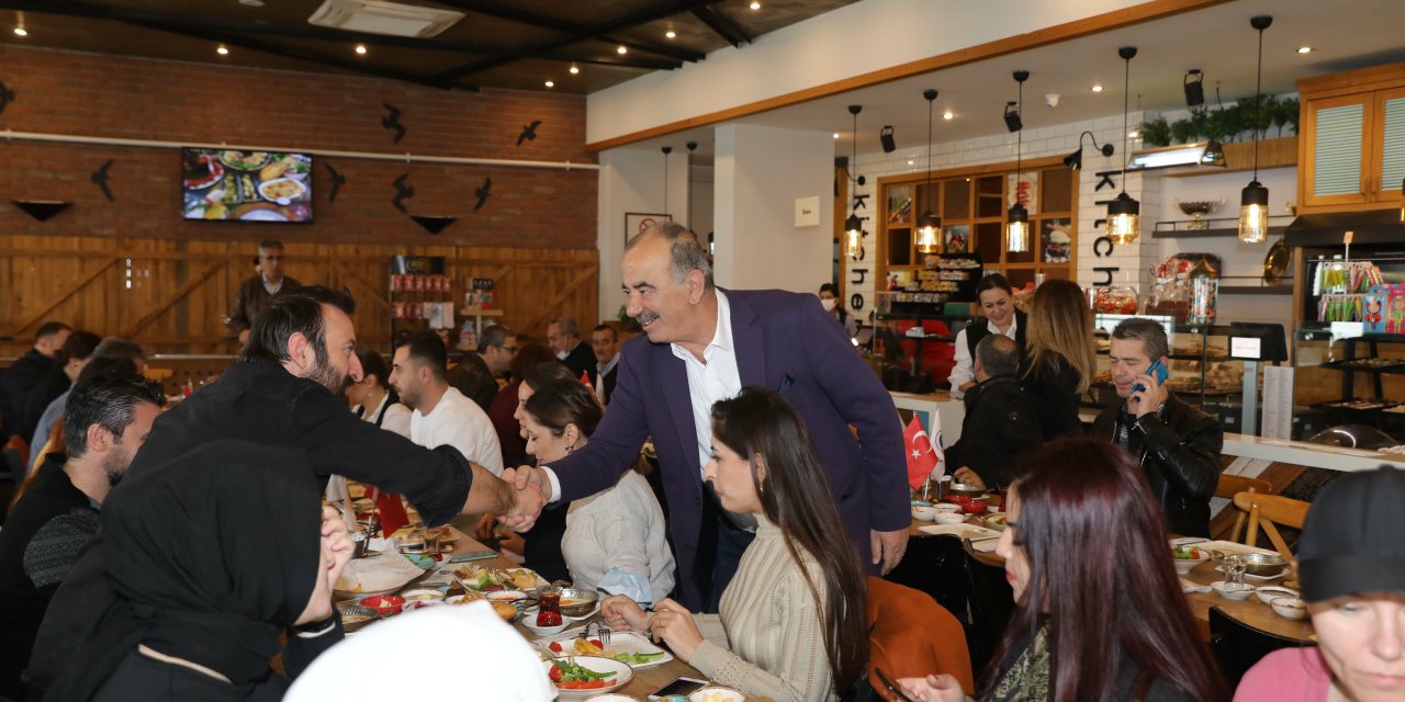 MUDANYA BELEDİYE BAŞKANI TÜRKYILMAZ, DAYANIŞMA GÜNÜ’NDE GAZETECİLERLE BULUŞTU