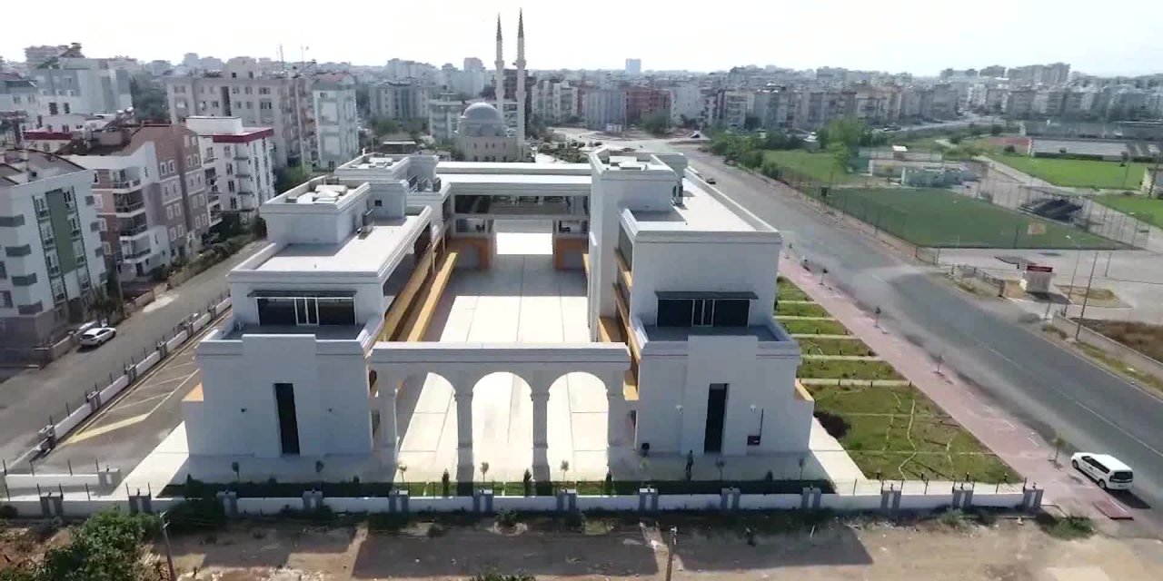 KALEİÇİ’NİN TEMİZLİĞİ YABANCI ÖĞRENCİLERİN DİKKATİNİ ÇEKTİ