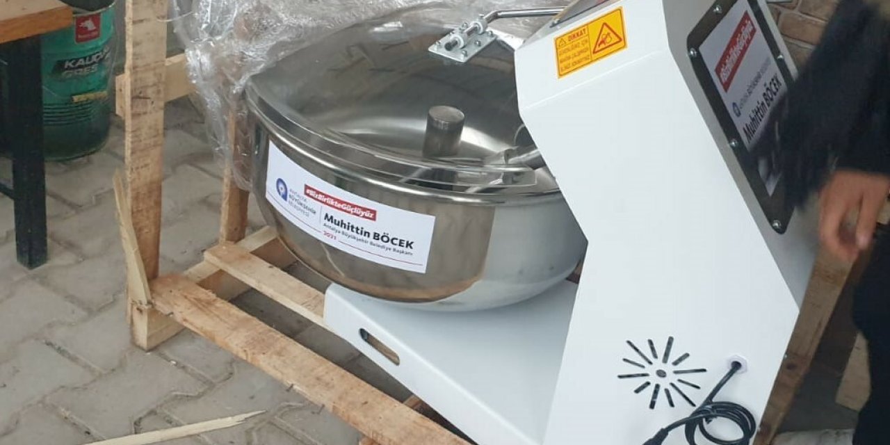 ANTALYA BÜYÜKŞEHİR’DEN GÜNDOĞMUŞ’A CEVİZ FİDANI VE HAMUR MAKİNESİ YARDIMI