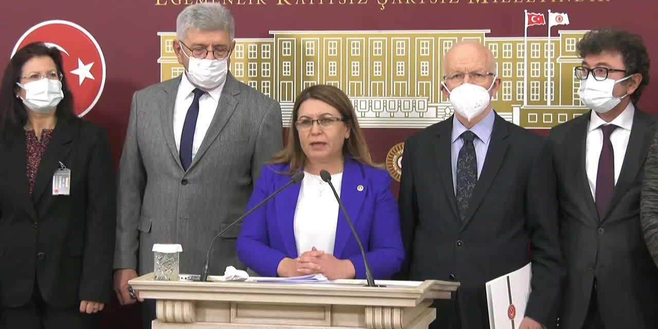 CHP’LİLER, KHK’LI AKADEMİSYENLERLE ORTAK ÇAĞRI YAPTI: "KURUM KANAATLERİNİ YARGI KARARLARININ ÜZERİNDE GÖREN OHAL KOMİSYONU LAĞVEDİLMELİ"