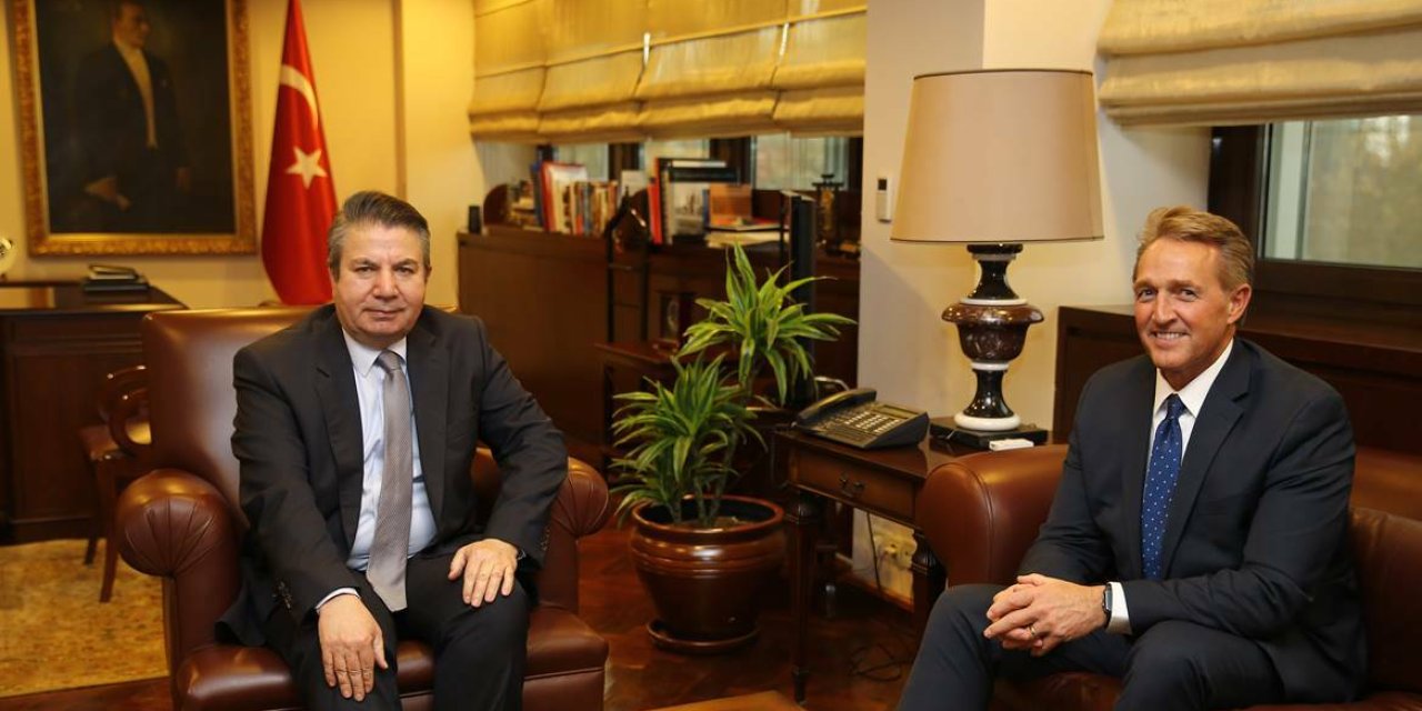 ABD'NİN YENİ BÜYÜKELÇİSİ FLAKE, GÜVEN MEKTUBUNUN ÖRNEĞİNİ BAKAN YARDIMCISI ÖNAL'A SUNDU