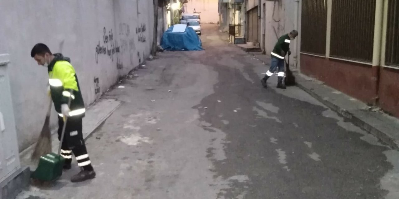 KONAK BELEDİYESİ'NDEN HİLAL VE YENİŞEHİR MAHALLELERİNDE TEMİZLİK ÇALIŞMASI