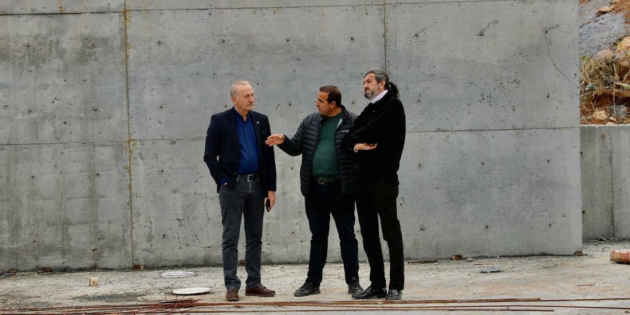 DİDİM BELEDİYE BAŞANI ATABAY AMFİ TİYATRO VE GENÇLİK MERKEZİ'NDE ÇALIŞMALARI DENETLEDİ