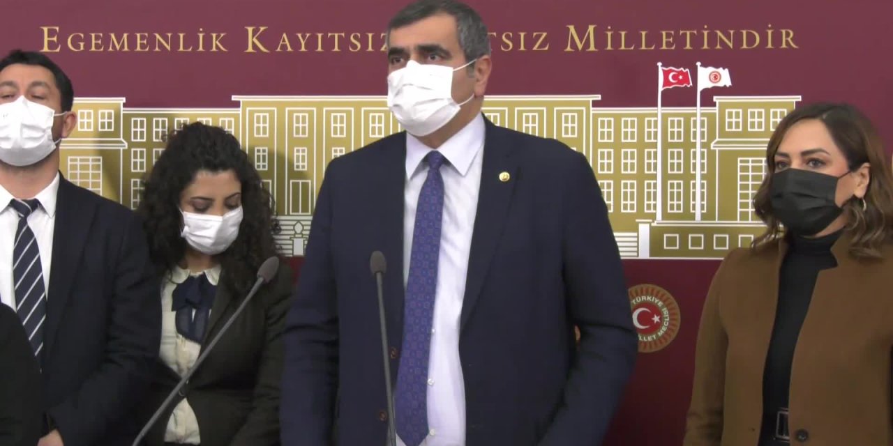 CHP, HDP VE İYİ PARTİ; TTB İLE BİRLİKTE SAĞLIK ÇALIŞANLARININ HAKLARININ VERİLMESİ İÇİN ÇAĞRI YAPTI: “ÇIĞLIĞI DUYMASINI İSTİYORUZ SİYASİ OTORİTENİN”