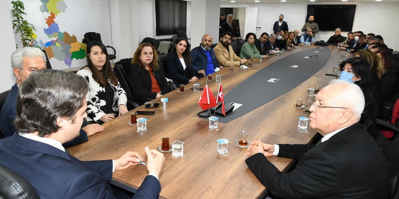 KARABAĞLAR'DAN CHP İZMİR İL BAŞKANLIĞI'NA "HAYIRLI OLSUN" ZİYARETİ