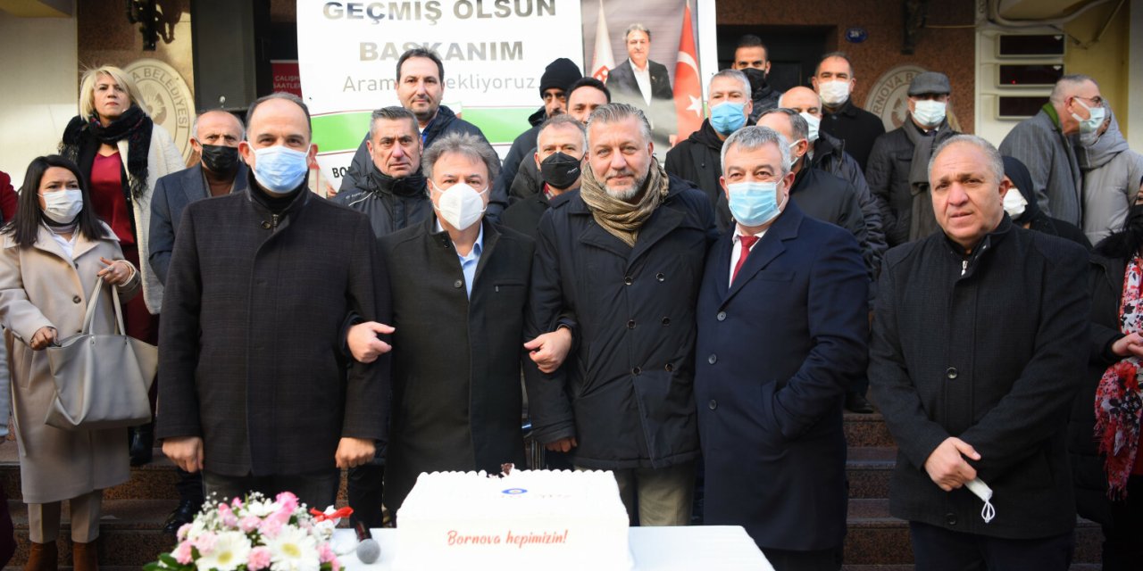 KORONAVİRÜSÜ ATLATAN BORNOVA BELEDİYE BAŞKANI İDUĞ’A COŞKULU KARŞILAMA