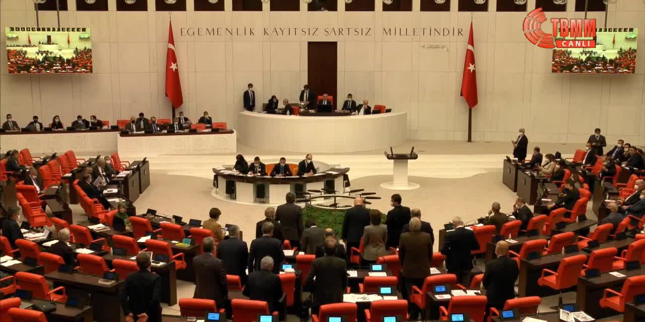 AKP VE MHP’NİN “CUMHURBAŞKANI’NA SINIRSIZ TOKİ YETKİSİ” ÖNERGESİ YOKLAMAYA TAKILDI: “BU KADAR GENİŞ, SINIRSIZ BİR YETKİ KANUNLA VERİLMEZ”