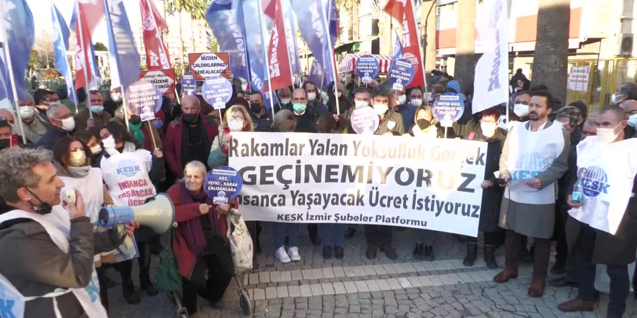 MEMURLAR İZMİR'DE BORDRO YAKTI: "RAKAMLAR YALAN YOKSULLUK GERÇEK, İNSANCA YAŞAYACAK ÜCRET İSTİYORUZ"