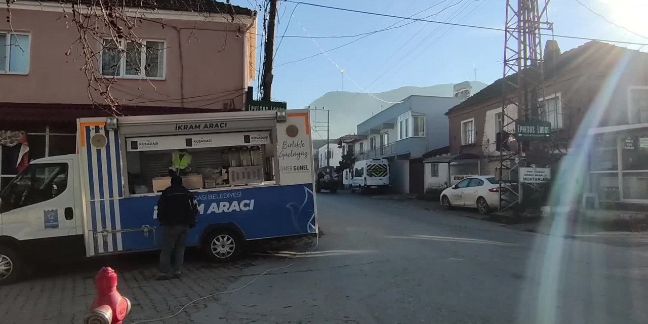 KUŞADASI BELEDİYESİ’NİN SICAK ÇORBA İKRAMI KİRAZLI SAKİNLERİNİN İÇİNİ ISITTI