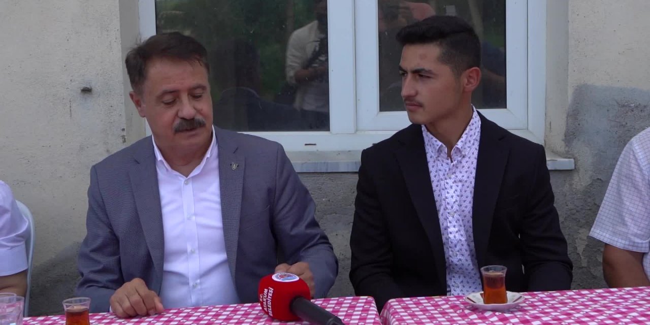 ATAKUM BELEDİYE BAŞKANI DEVECİ’DEN "EN GENÇ MUHTAR"A ZİYARET