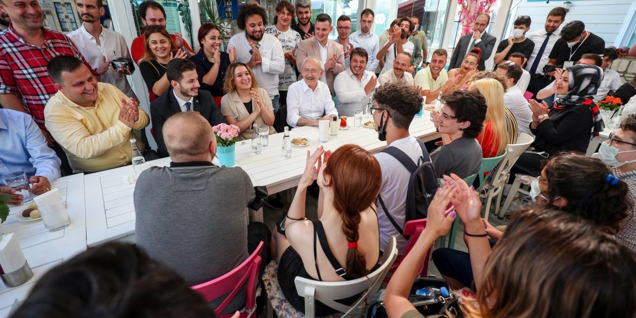 KILIÇDAROĞLU’NDAN GENÇLERE İKLİM MEKTUBU: "GEZEGENİ YENİDEN SAĞLIKLI MAVİ KÜREYE DÖNÜŞTÜRELİM. BAŞARABİLİRİZ, GELECEĞİ DEĞİŞTİREBİLİRİZ""