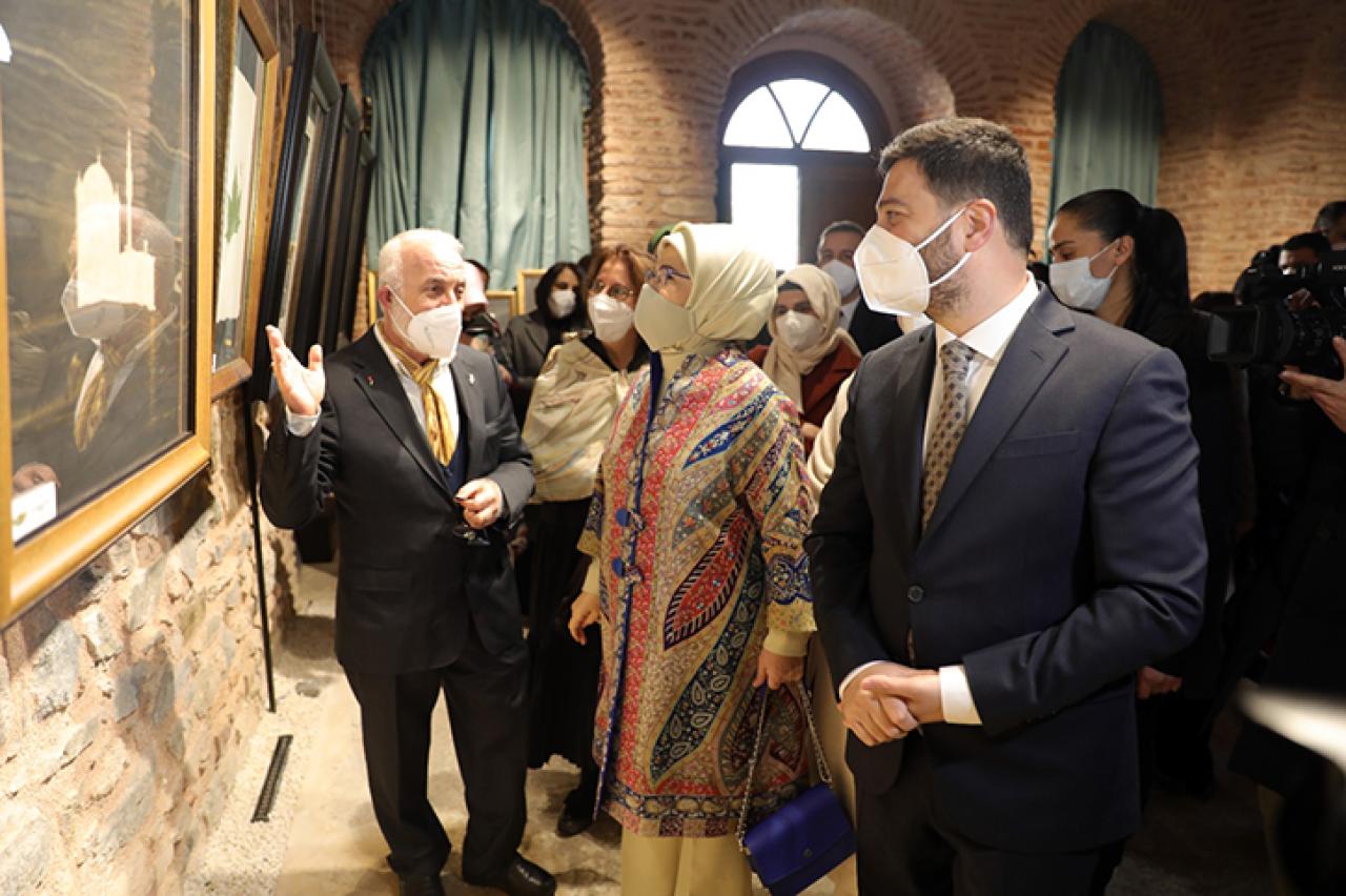 EMİNE ERDOĞAN'IN KATILIMIYLA, ATIKLARDAN ÜRETİLEN SANAT SERGİSİ AÇILDI