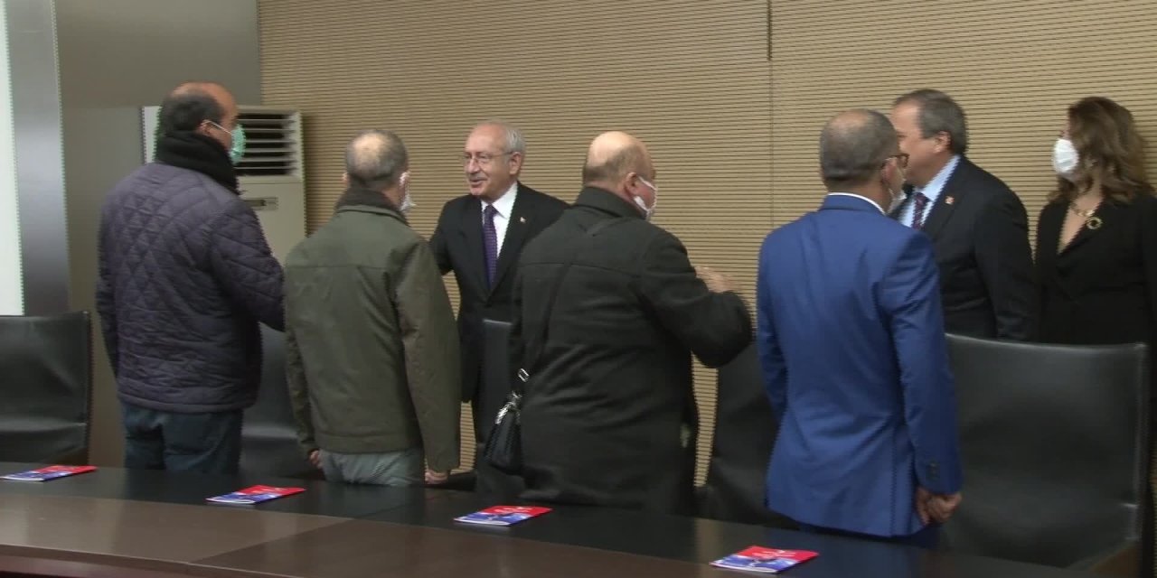 KILIÇDAROĞLU HATAY’DAN GELEN MUHTARLARLI KABUL ETTİ