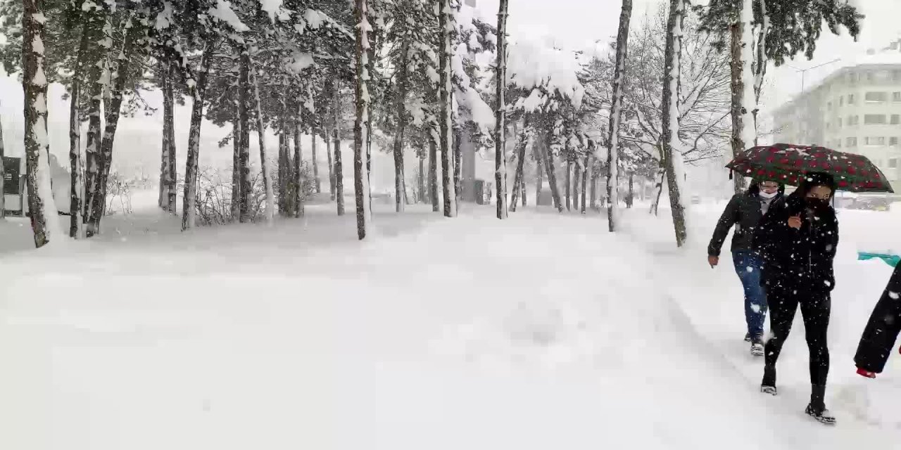 BOLU’DA SON 72 YILIN EN YOĞUN KAR YAĞIŞI