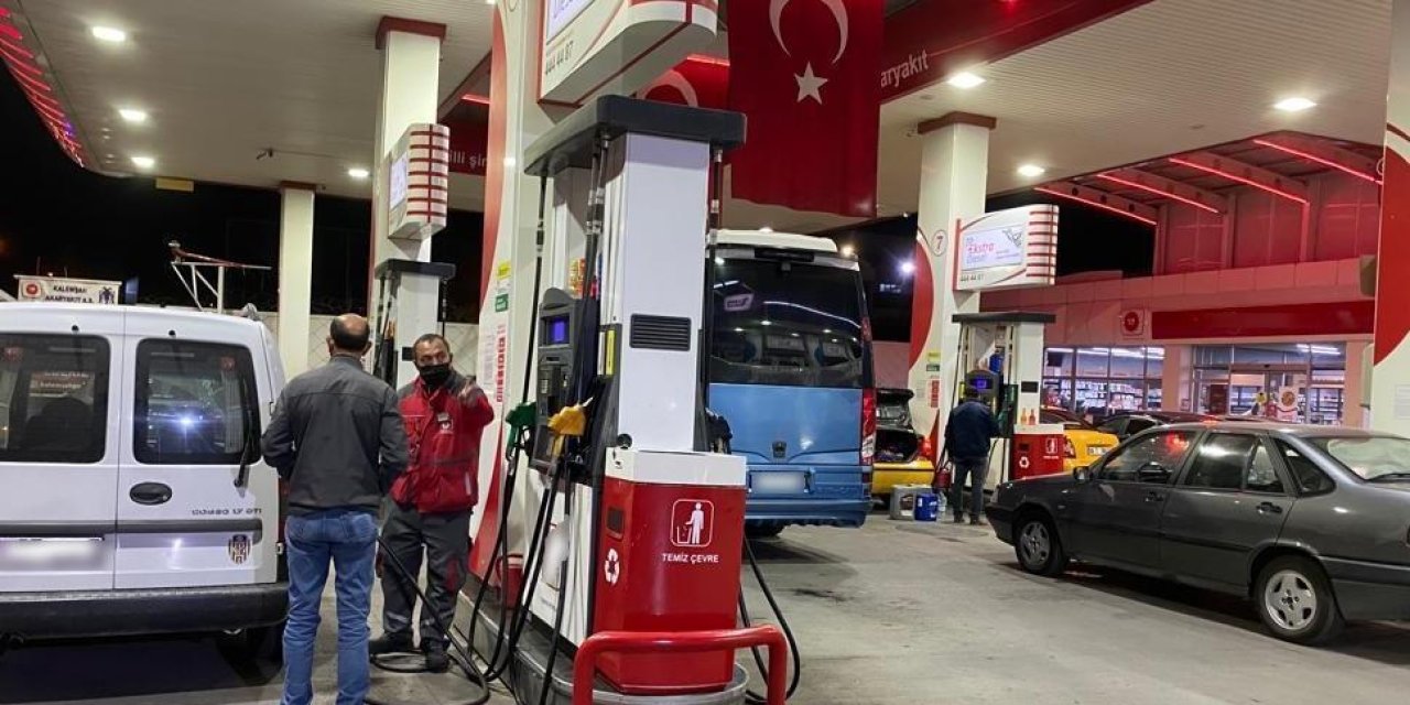 BENZİNE ZAM GELDİ, LİTRE FİYATI 14 TL AŞACAK
