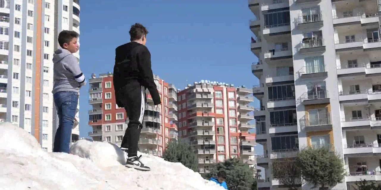 MEZİTLİ BELEDİYE BAŞKANI TARHAN, ÇOCUKLARIN KARTOPU İLE KARNE SEVİNCİNE ORTAK OLDU