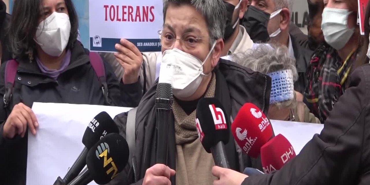HEMŞİRE ÖMÜR EREZ CİNAYETİNİ PROTESTO EDEN MESLEKTAŞLARI: "BU VAHŞETTEN, ÇAĞRILARIMIZA RAĞMEN ÖNLEM ALMAYAN YETKİLİLER SORUMLUDUR"