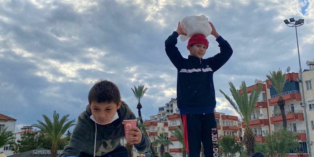 MERSİN BÜYÜKŞEHİR’DEN ANAMUR’DAKİ ÖĞRENCİLERE KAR SÜRPRİZİ