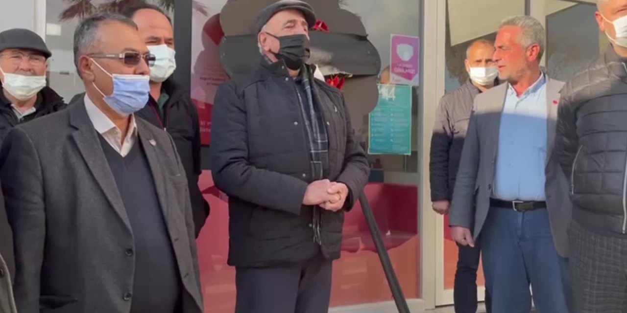 YATAĞAN’DA ELEKTRİK ZAMMINA SİYAH ÇELENK VE GAZ LAMBALI PROTESTO