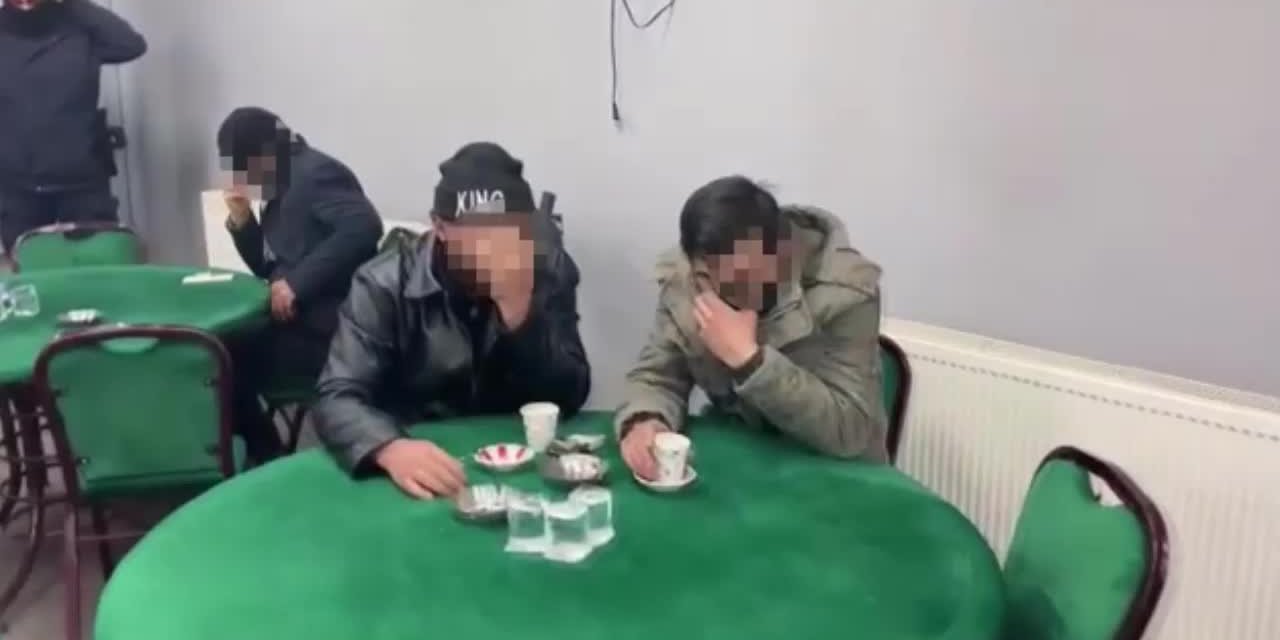 İZMİR'DE YARDIMLAŞMA DERNEĞİNE KUMAR BASKINI