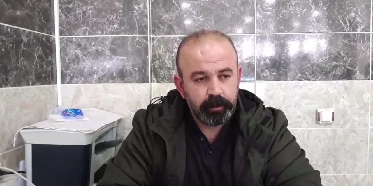 ELEKTRİK ZAMMINI PANKART ASARAK PROTESTO ETTİĞİ İÇİN GÖZALTINA ALINAN ESNAF: “DEDİM ‘SUÇUM NE?’ ‘PANKART ASMIŞSINIZ’ DEDİLER”