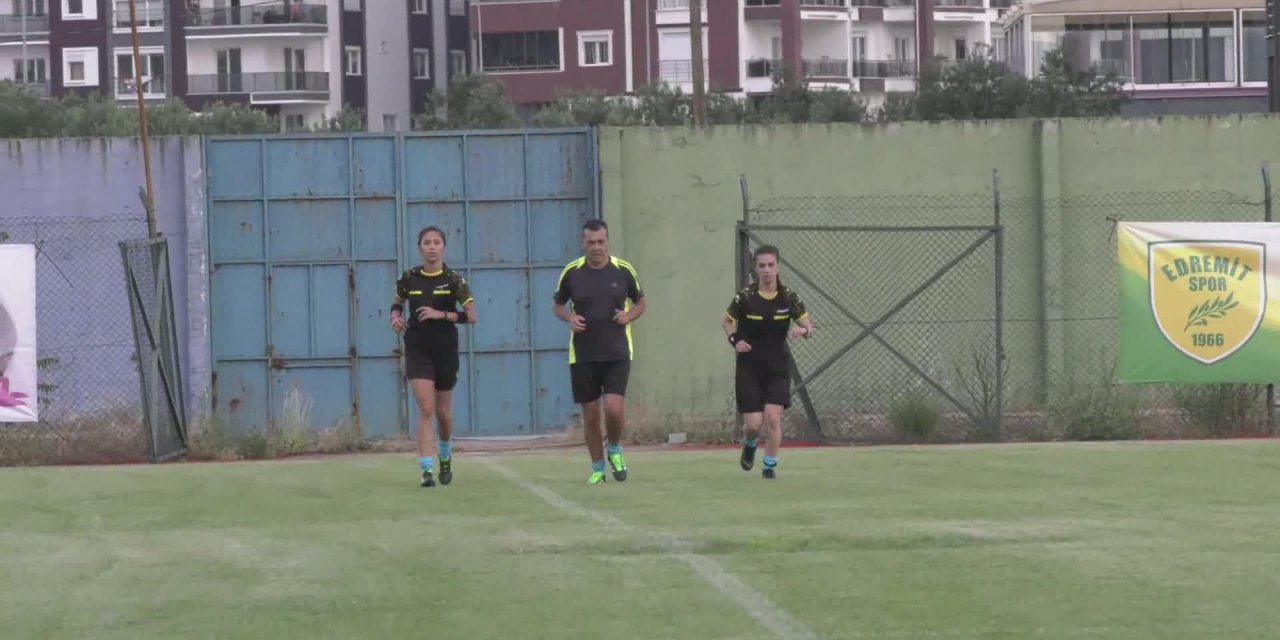 DEFNE BEBEK İÇİN SAHAYA ÇIKTILAR