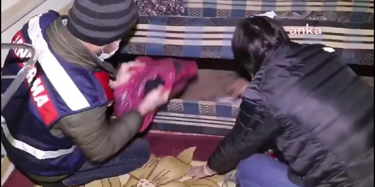 IĞDIR'DA JANDARMA, YILAN ZEHİRİ ELE GEÇİRDİ