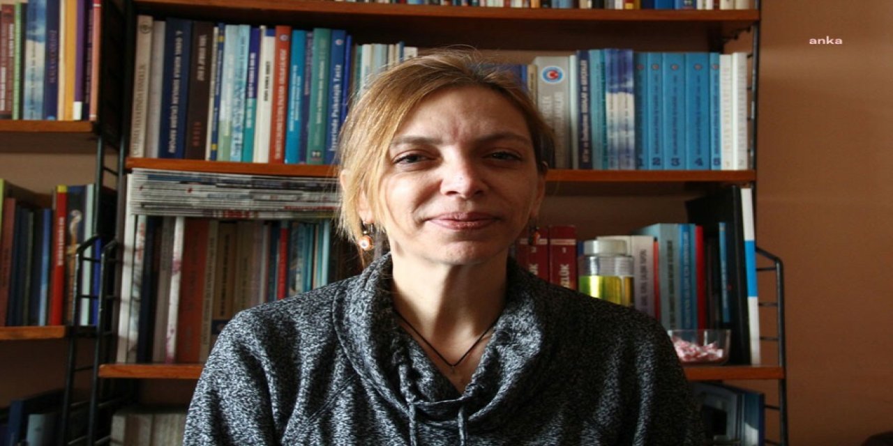 PROF. DR. BAŞARAN 'AK TROLLERİN' NASIL ÇALIŞTIĞINI ANLATTI: "BİLİNEN İSİMLERDEN BİRİSİ BİR TWEETE DİKKAT ÇEKİYOR. TROL ORDUSU O HESABA YÜKLENİYOR"