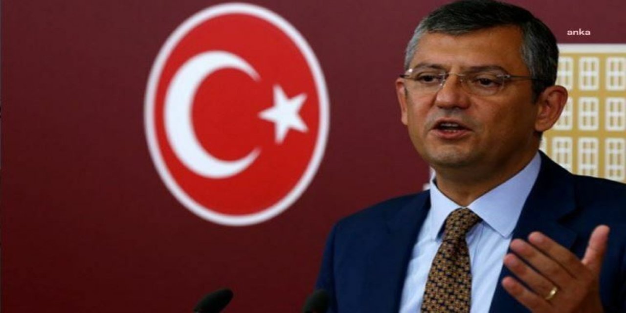 ÖZGÜR ÖZEL’DEN SAĞLIK BAKANI’NA: "TÜRKİYE, İNGİLTERE’NİN ÇOK PİŞMAN OLDUĞU SÜRÜ BAĞIŞIKLIĞI YÖNTEMİNİ Mİ TERCİH ETTİ?”