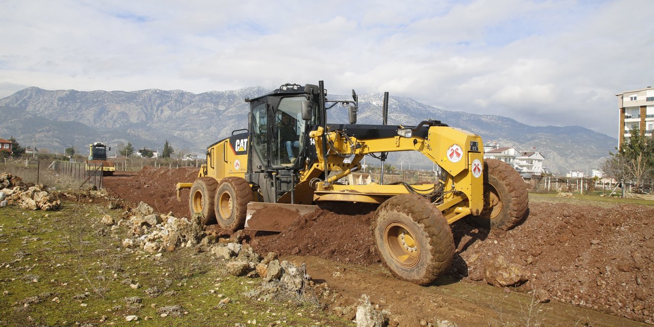 DÖŞEMEALTI'NDA YENİ YOLLAR AÇILIYOR