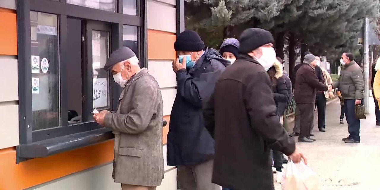 ESKİŞEHİR'DE HALK EKMEK KUYRUĞU