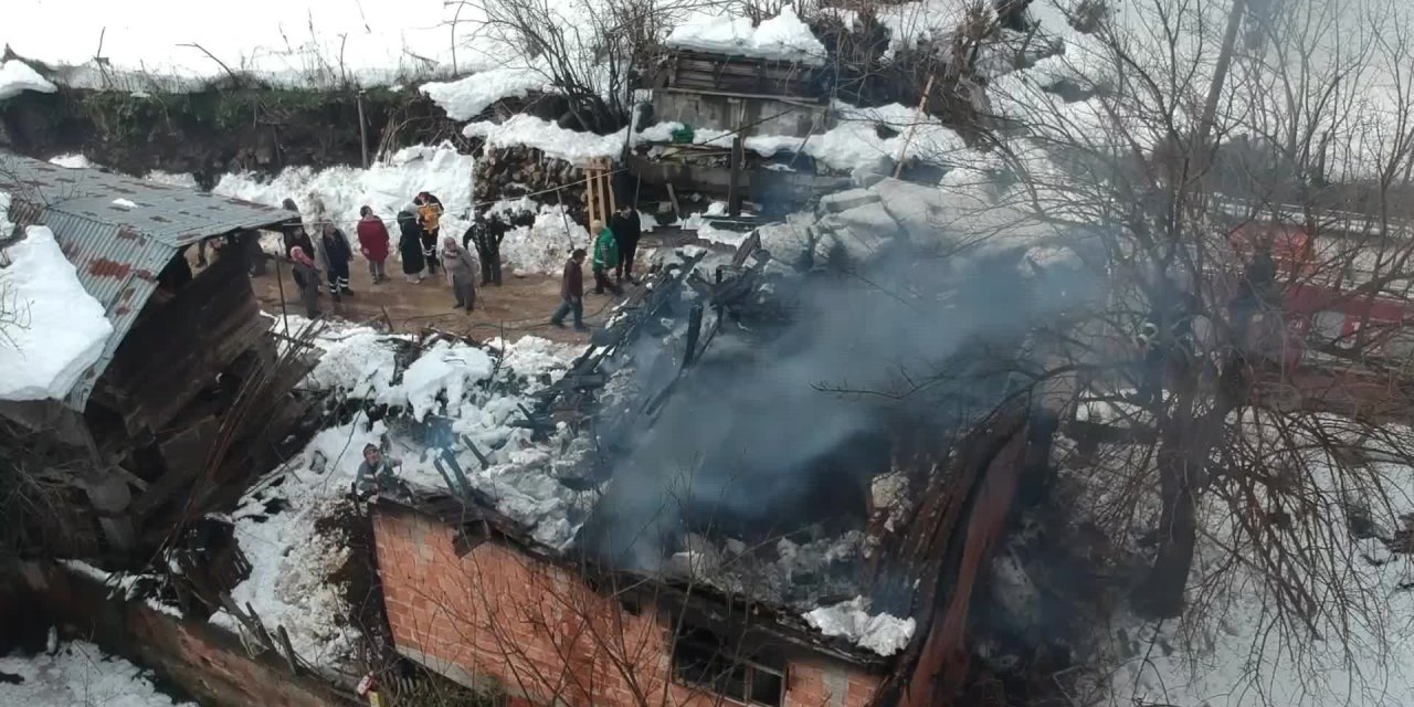 AHIRDA YANGIN ÇIKTI, ÇİFTÇİNİN 2 TON MAHSULÜ KÜLE DÖNDÜ