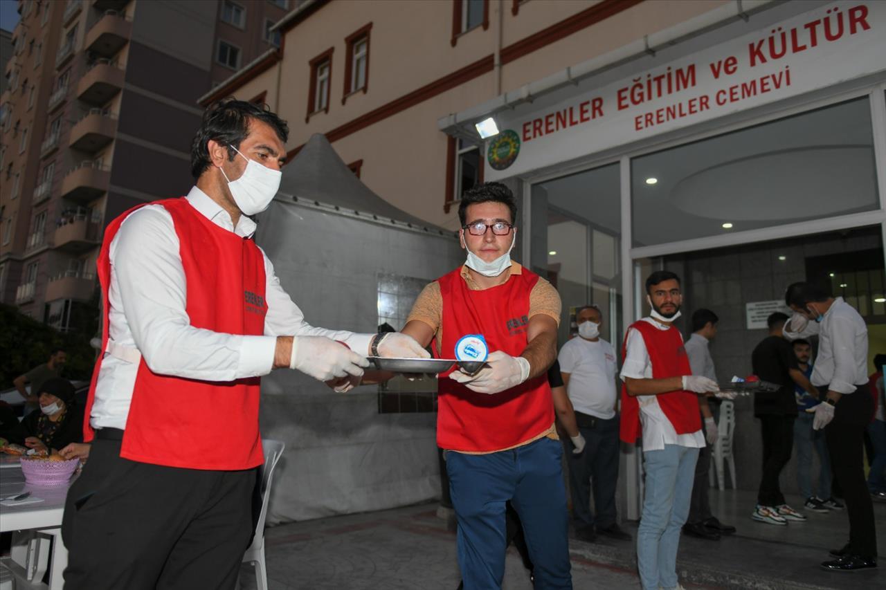 İmamoğlu Ve Bozkurt, Erenler Cemevi’nde Muharrem Lokmasına Ortak Oldu