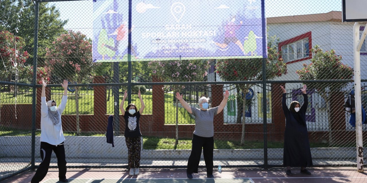 KÜÇÜKÇEKMECE'DE SOSYAL MESAFELİ SABAH SPORU YENİDEN BAŞLADI
