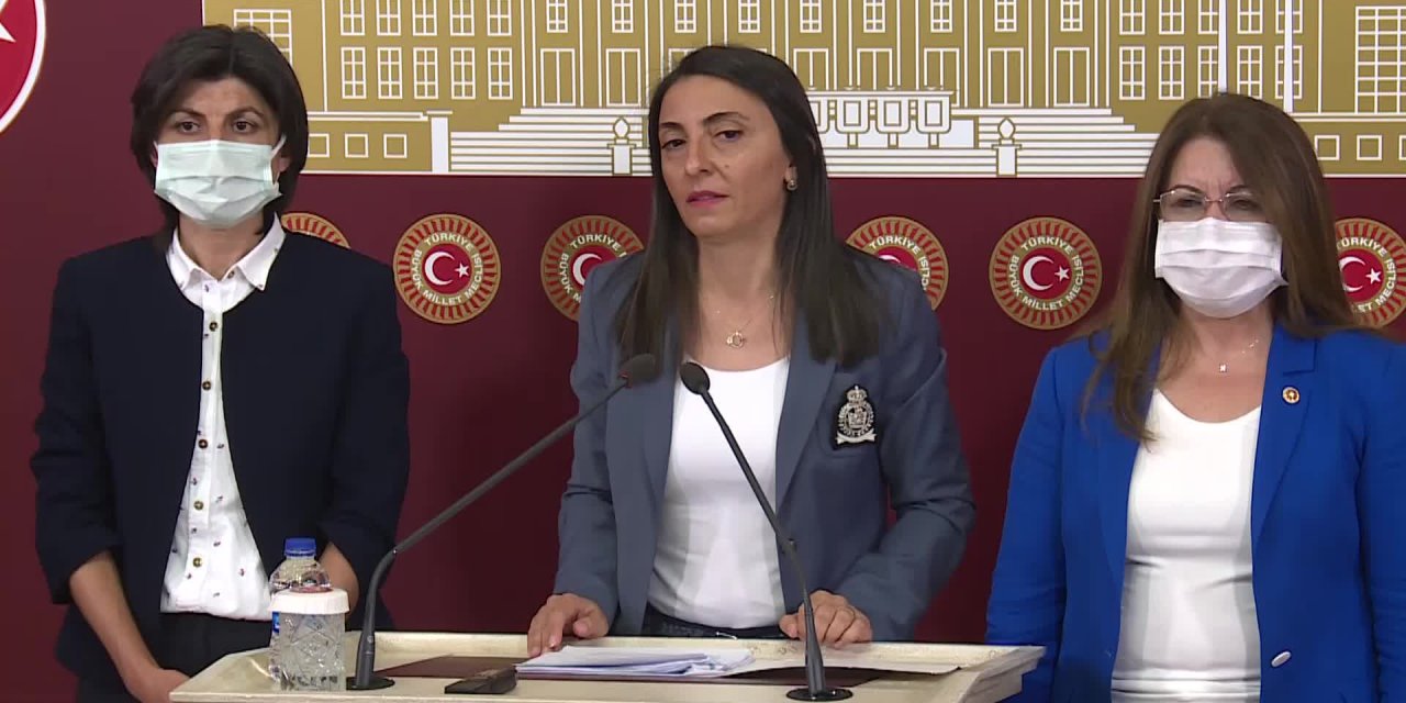 Tanrı Dağı’na Tırmanan Kadın Sporcu 7 Bin 10 Metre’de Türk Bayrağı’nı Dalgalandırdı
