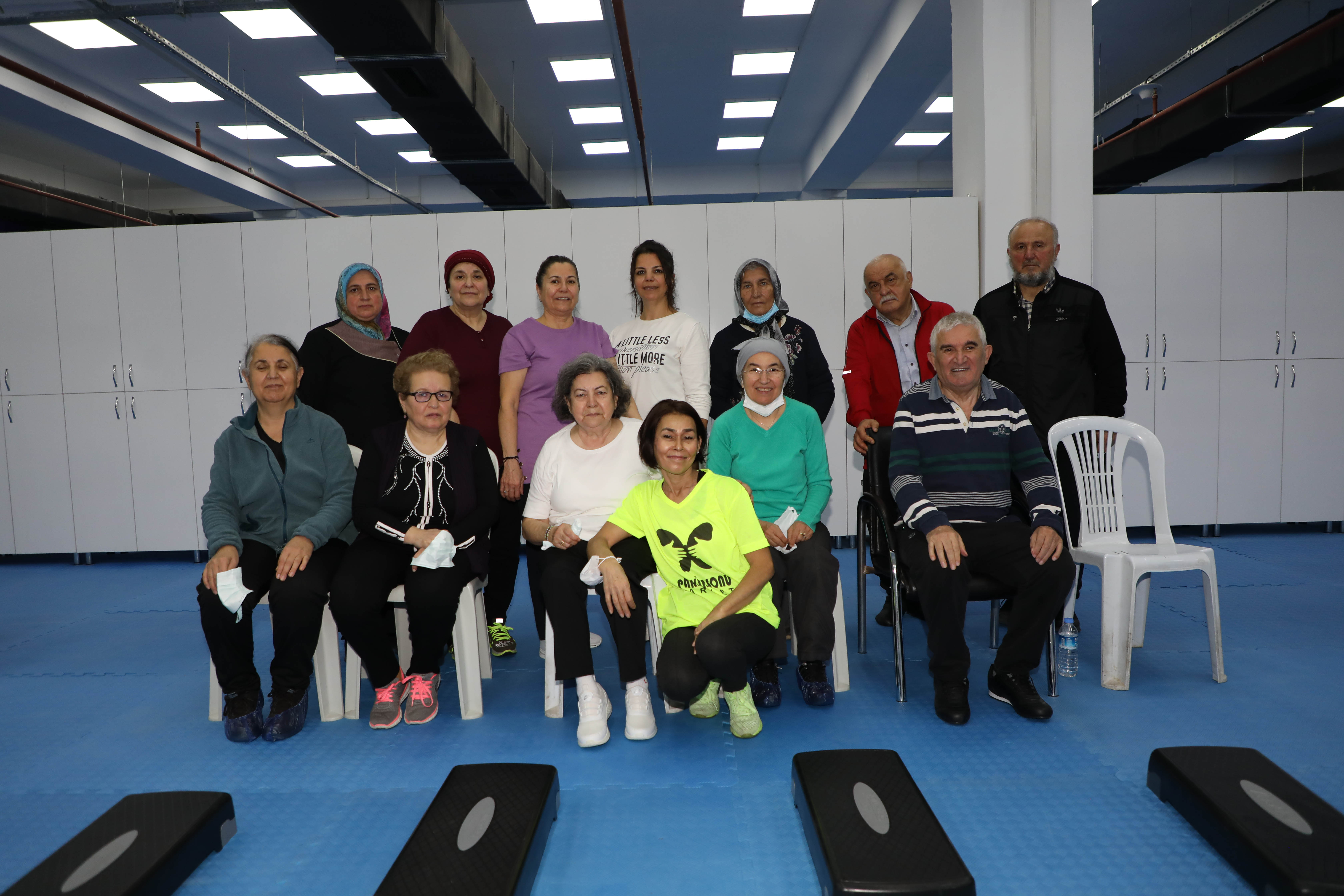 Parkinson hastaları ASFİM’de yeniden hayata bağlanıyor Hem spor yapıyor hem de sosyalleşiyorlar