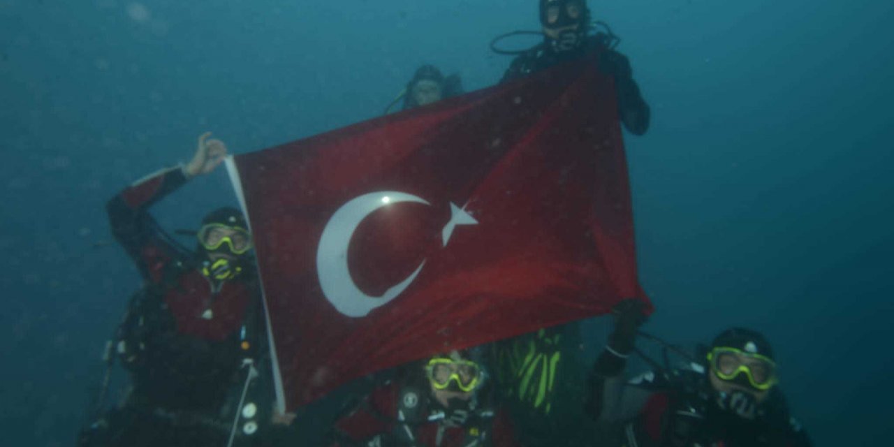 MERSİN BÜYÜKŞEHİR İTFAİYE EKİPLERİ, SU ALTI VE ÜSTÜ ARAMA KURTARMA EĞİTİMİ ALDI