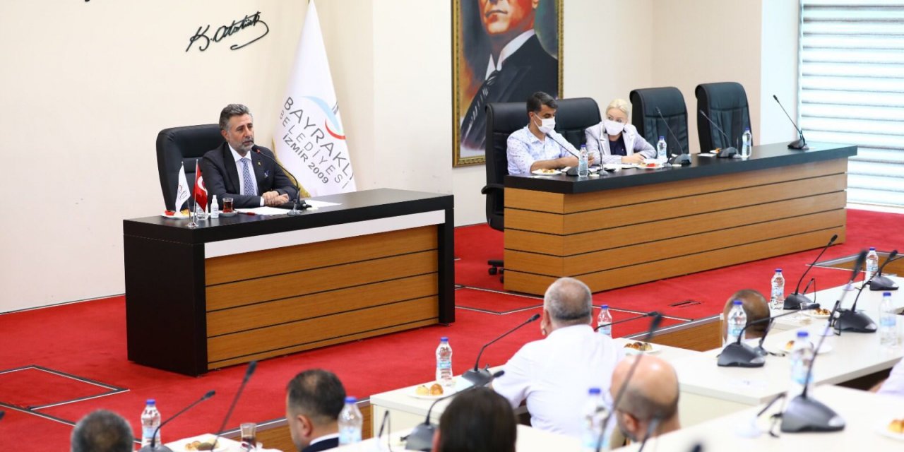 DEPREMZEDELER İÇİN BAYRAKLI BELEDİYE BAŞKANI SANDAL'A MÜTEAHHİTLERDEN TAM DESTEK