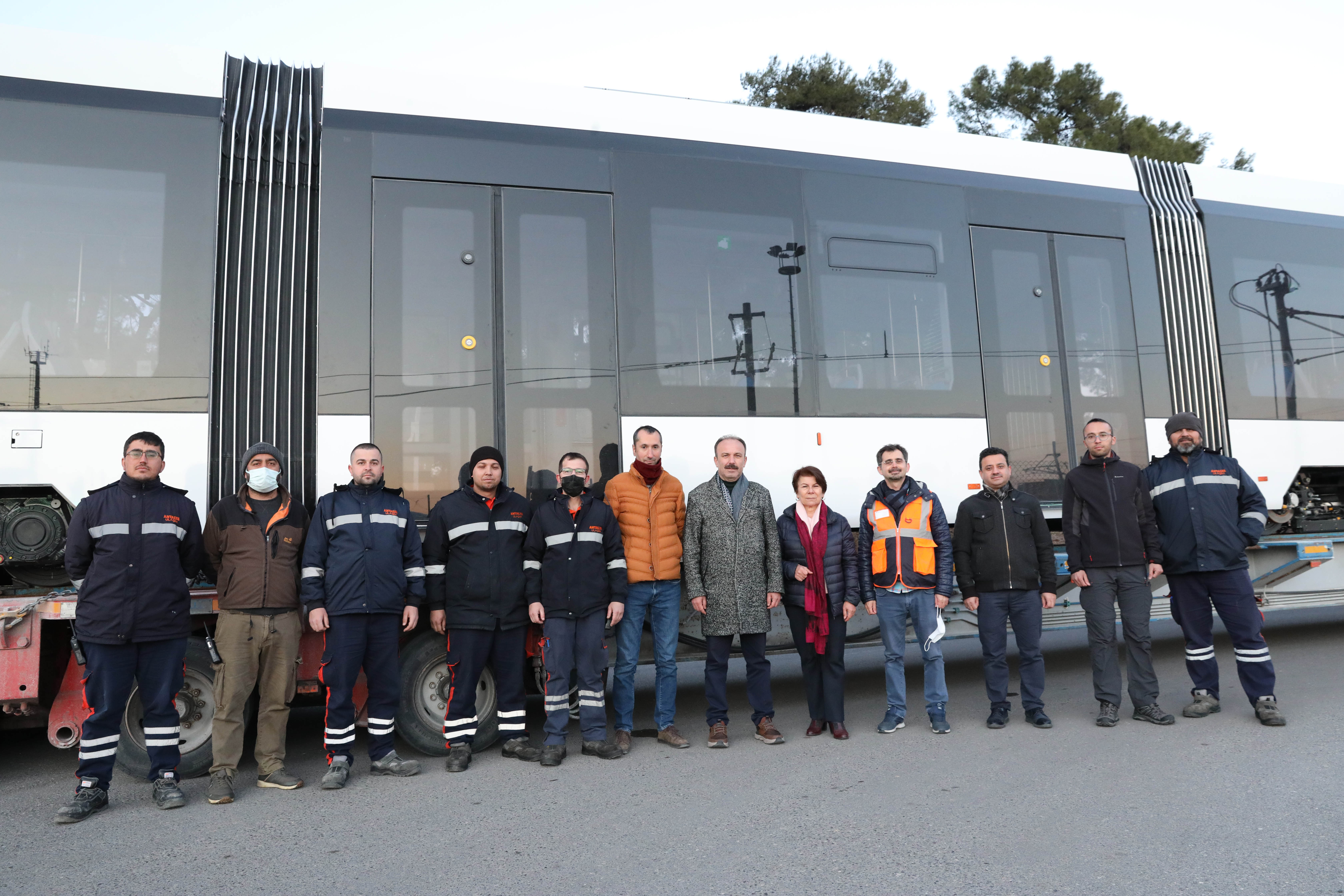 Başkan Böcek’in ihalesini yaptığı yeni vagonlar geliyor 3. Etap Raylı Sistem Hattı daha hızlı ulaşım sağlayacak