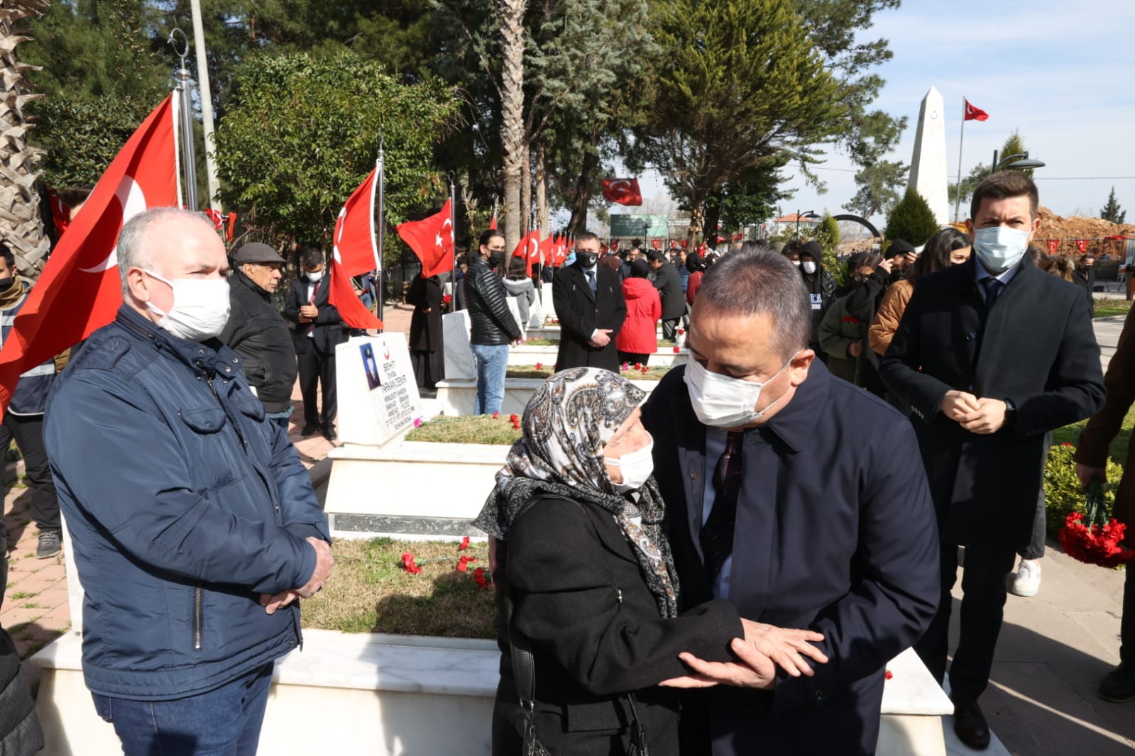 Çanakkale Zaferi’nin 107’ınci yılı törenlerle kutlandı Başkan Böcek kahraman şehitleri andı