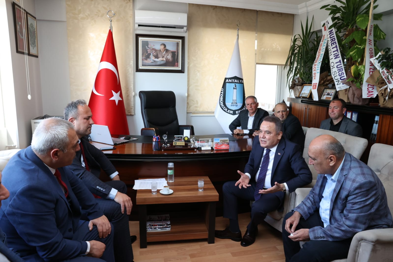 Başkan Böcek Otobüsçüler Odası’nı ziyaret etti
