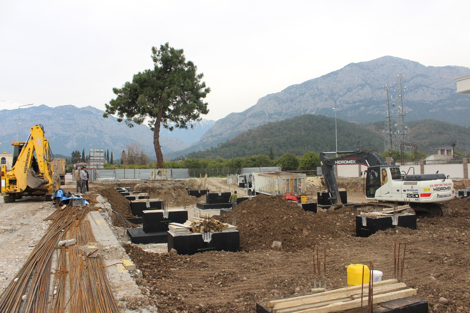 Kemer Otopark ve Pazar Yeri Projesi tüm hızıyla devam ediyor