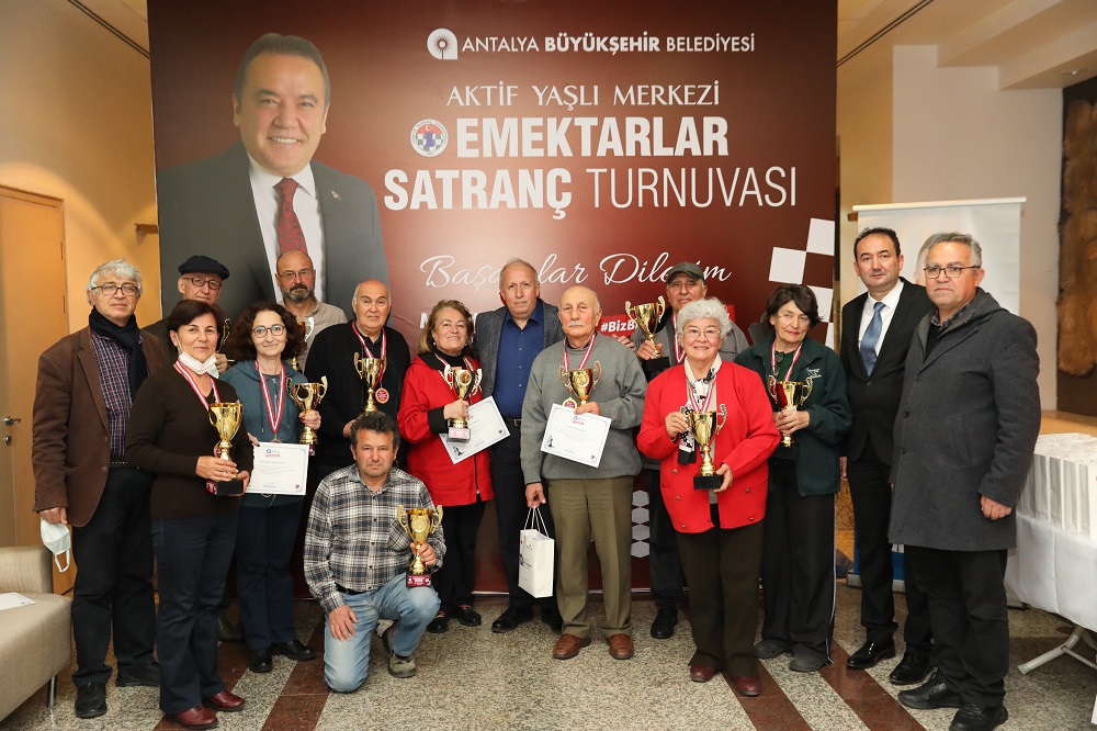 Büyükşehir yaşlı bireyleri satranç turnuvasında buluşturdu