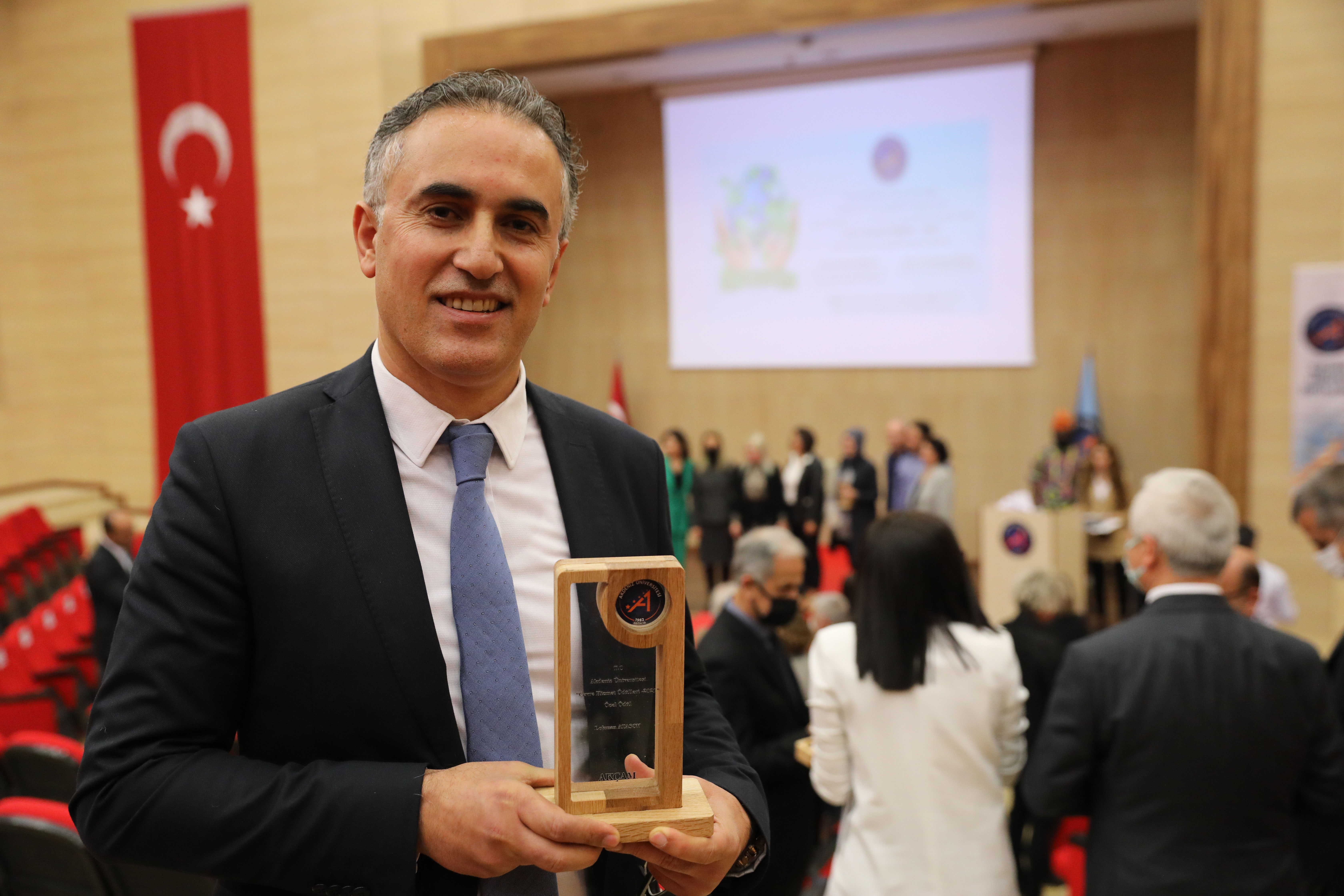 Akdeniz Üniversitesi'nden Başkan Danışmanı'na özel ödül