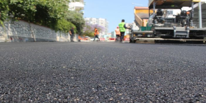 Mersin Büyükşehir’in Yol Yapım Ekipleri, Eğriçam Mahallesi’nde Asfalt Çalışması Yapıyor