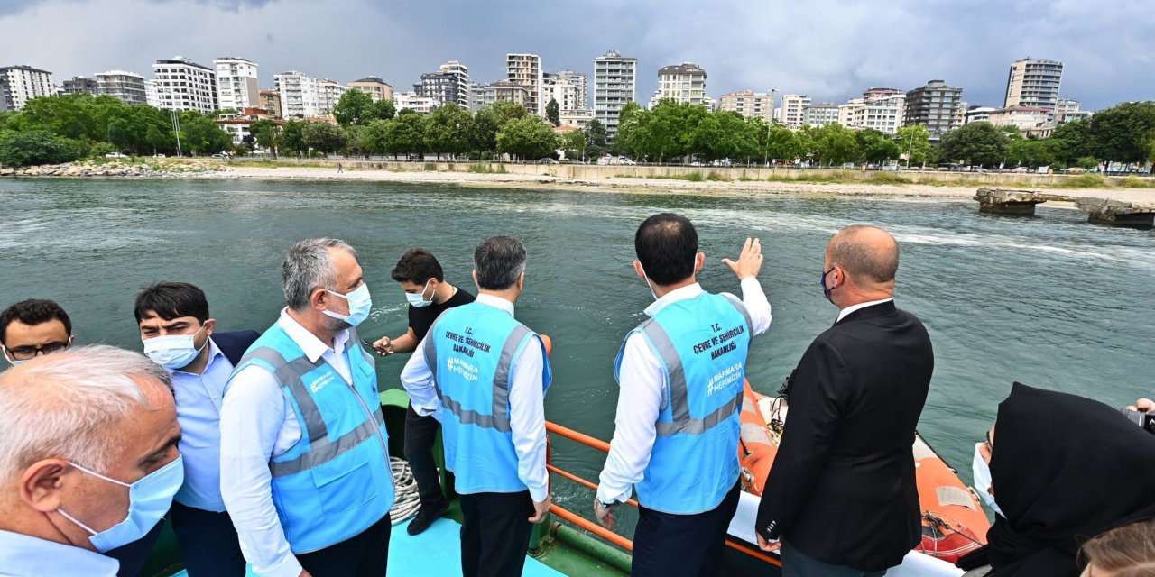 Havadan Düşen Yorgun Mermi Otomobilin Camına Zarar Verdi